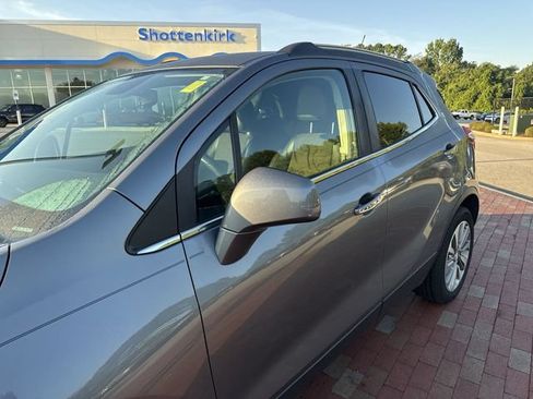 Used 2020 Buick Encore Preferred w/ Safety Package FWD image 5