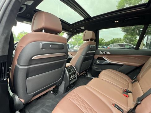 Used 2025 BMW X7 M60i AWD/4WD image 27