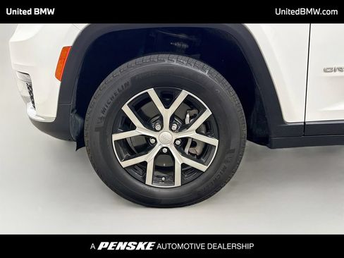 Used 2024 Jeep Grand Cherokee L Limited AWD/4WD image 9
