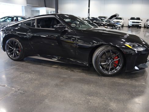 Used 2024 Nissan Z Performance w/ Floor Mat Package RWD image 8