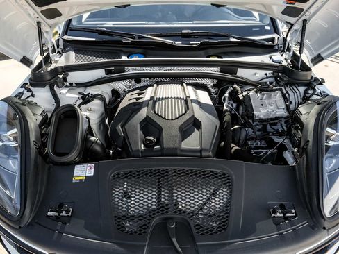 Used 2023 Porsche Macan image 50