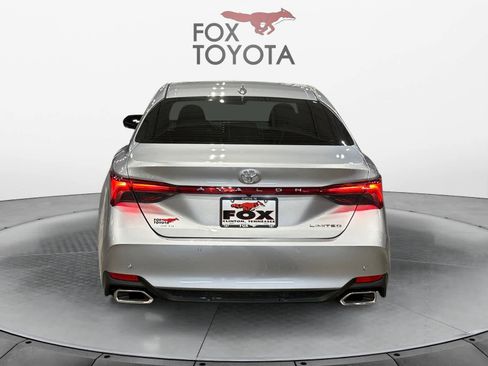 Used 2022 Toyota Avalon Limited image 5