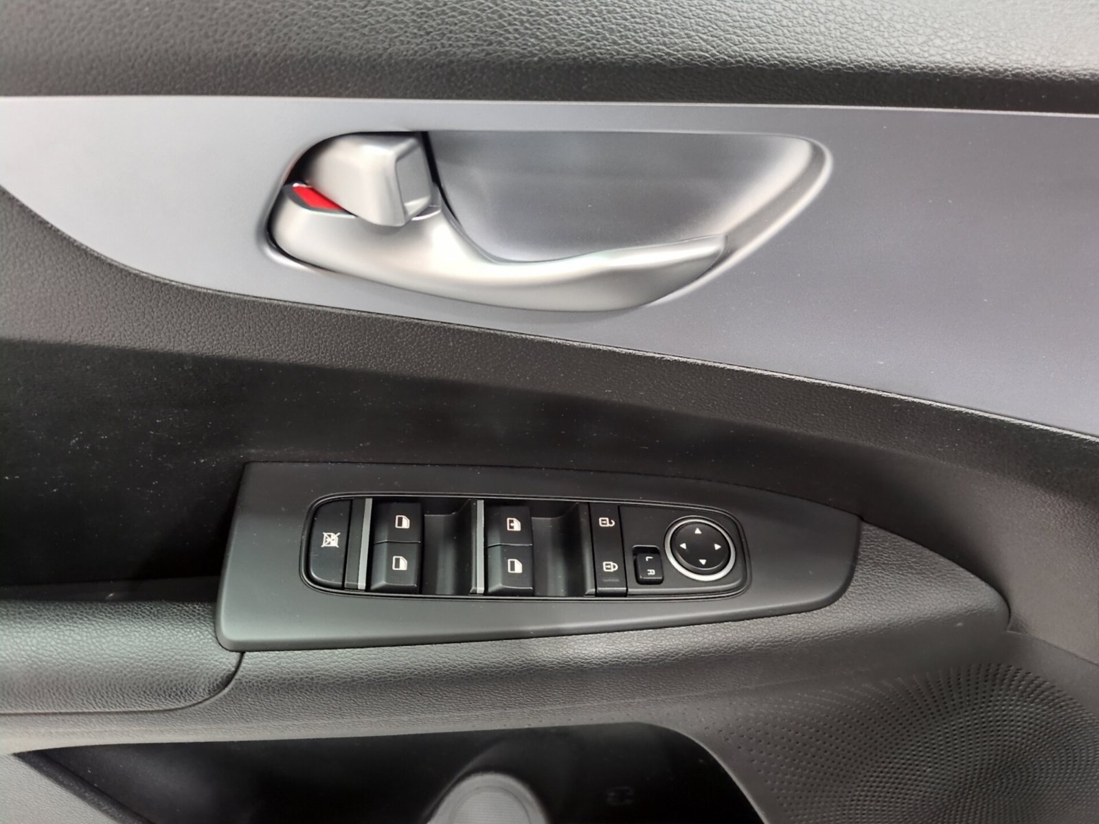 Used 2023 Kia Forte LXS w/ LXS Technology Package FWD image 16