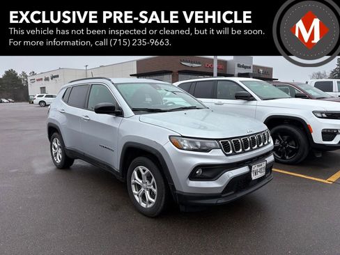 Used 2024 Jeep Compass Latitude image 1