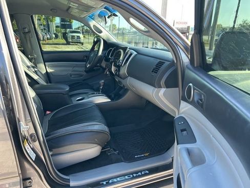 Used 2015 Toyota Tacoma PreRunner w/ SR5 Package image 9