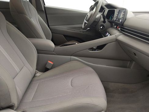 Used 2025 Hyundai Elantra SE FWD image 21
