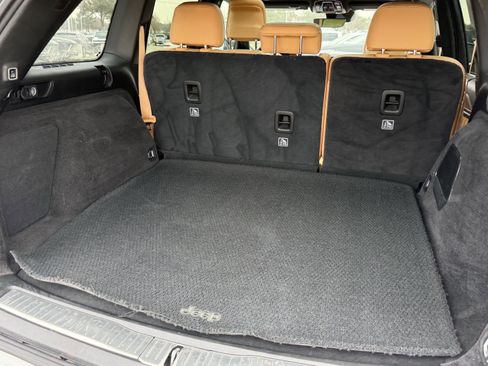 Used 2022 Jeep Grand Cherokee Summit w/ Luxury Tech Group V image 32