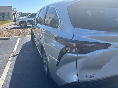 Used 2024 Toyota Sienna LE FWD image 6