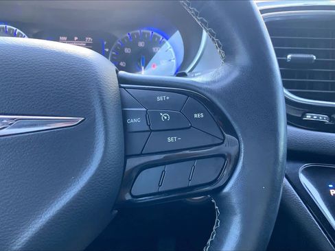 Used 2020 Chrysler Pacifica Touring w/ S Appearance Package FWD image 24