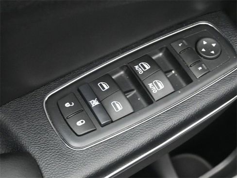 Used 2016 Chrysler 300 C w/ Safetytec Plus Group image 13