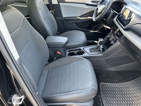 Certified 2023 Volkswagen Taos SE w/ Panoramic Sunroof Package FWD image 9
