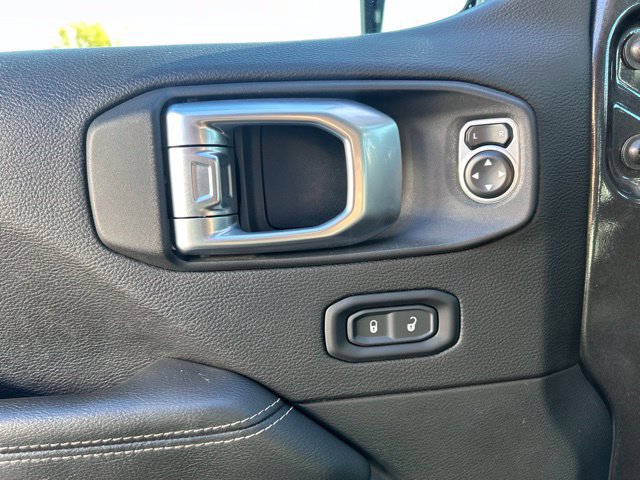 Used 2019 Jeep Wrangler Unlimited Sahara AWD/4WD image 14
