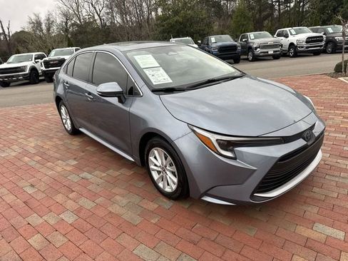 Used 2023 Toyota Corolla XLE image 38