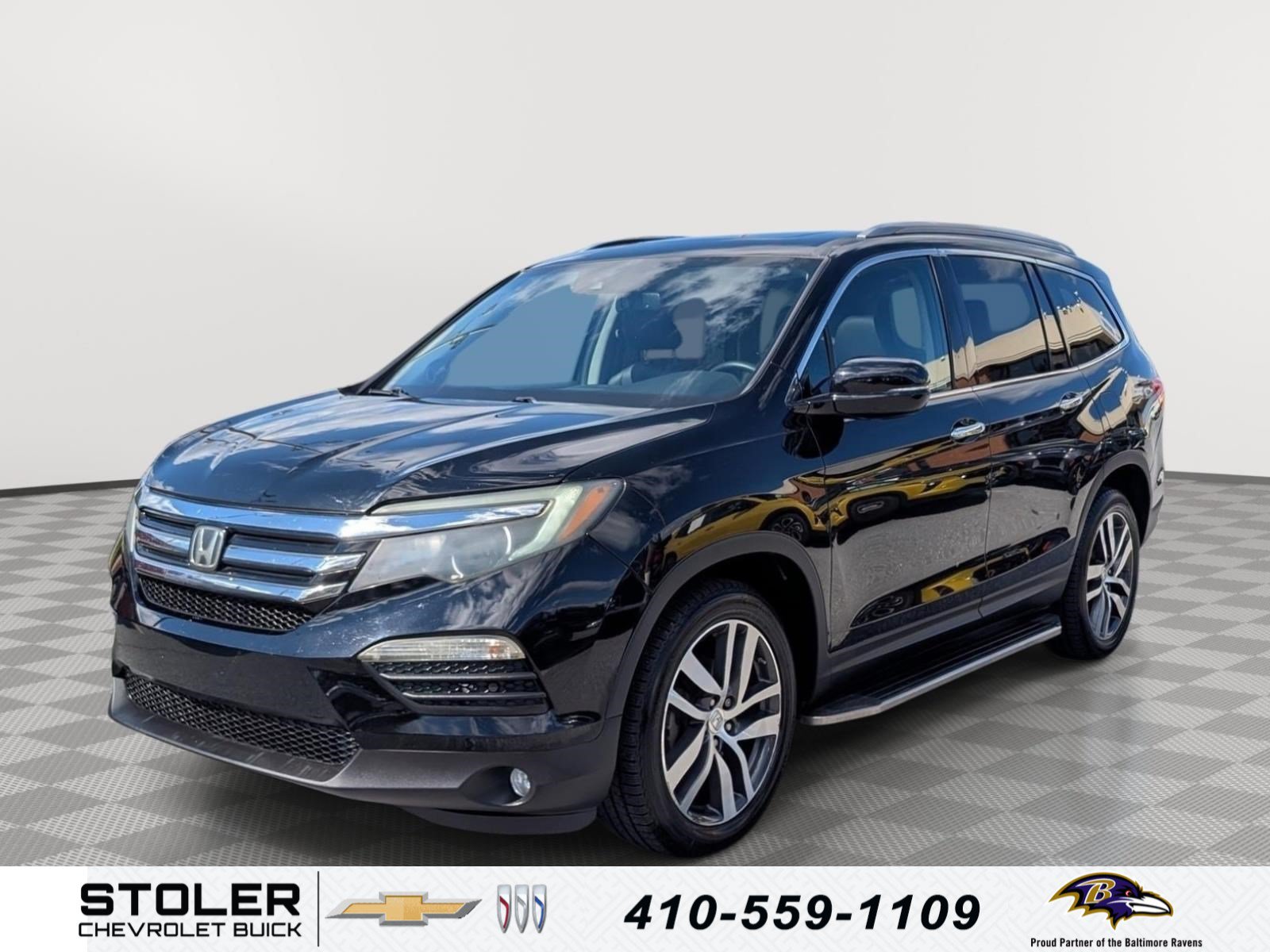 Used 2017 Honda Pilot Touring image 1