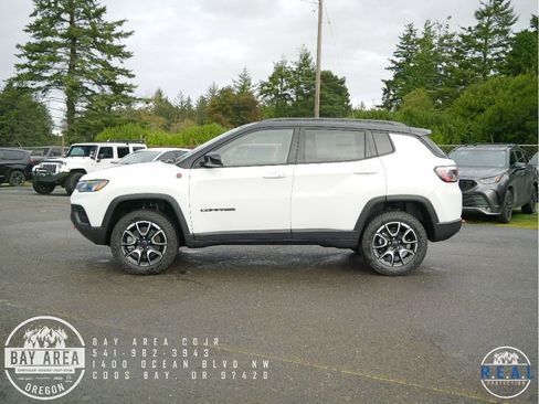 New 2026 Jeep Compass Trailhawk w/ Sun, Sound & Navigation Group image 2