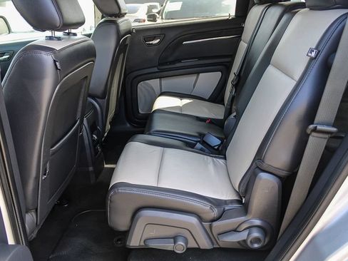 Used 2009 Dodge Journey R/T w/ Flexible Seating Group FWD image 18