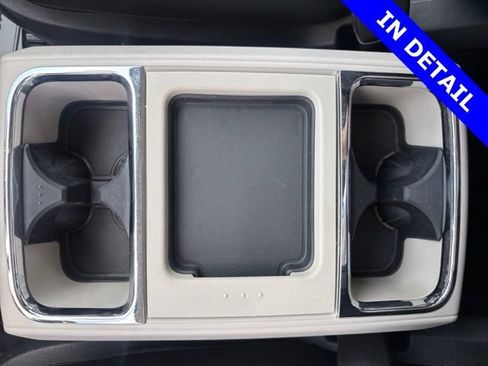 Used 2015 Chrysler Town & Country Touring FWD image 30