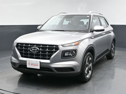 Used 2023 Hyundai Venue SEL image 23