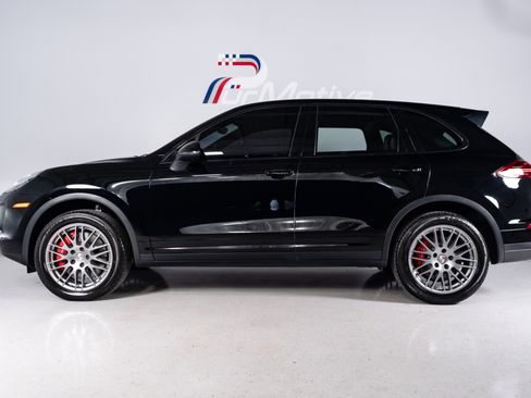 Used 2016 Porsche Cayenne Turbo AWD/4WD image 2
