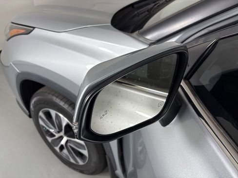 Used 2023 Toyota Highlander XLE image 13