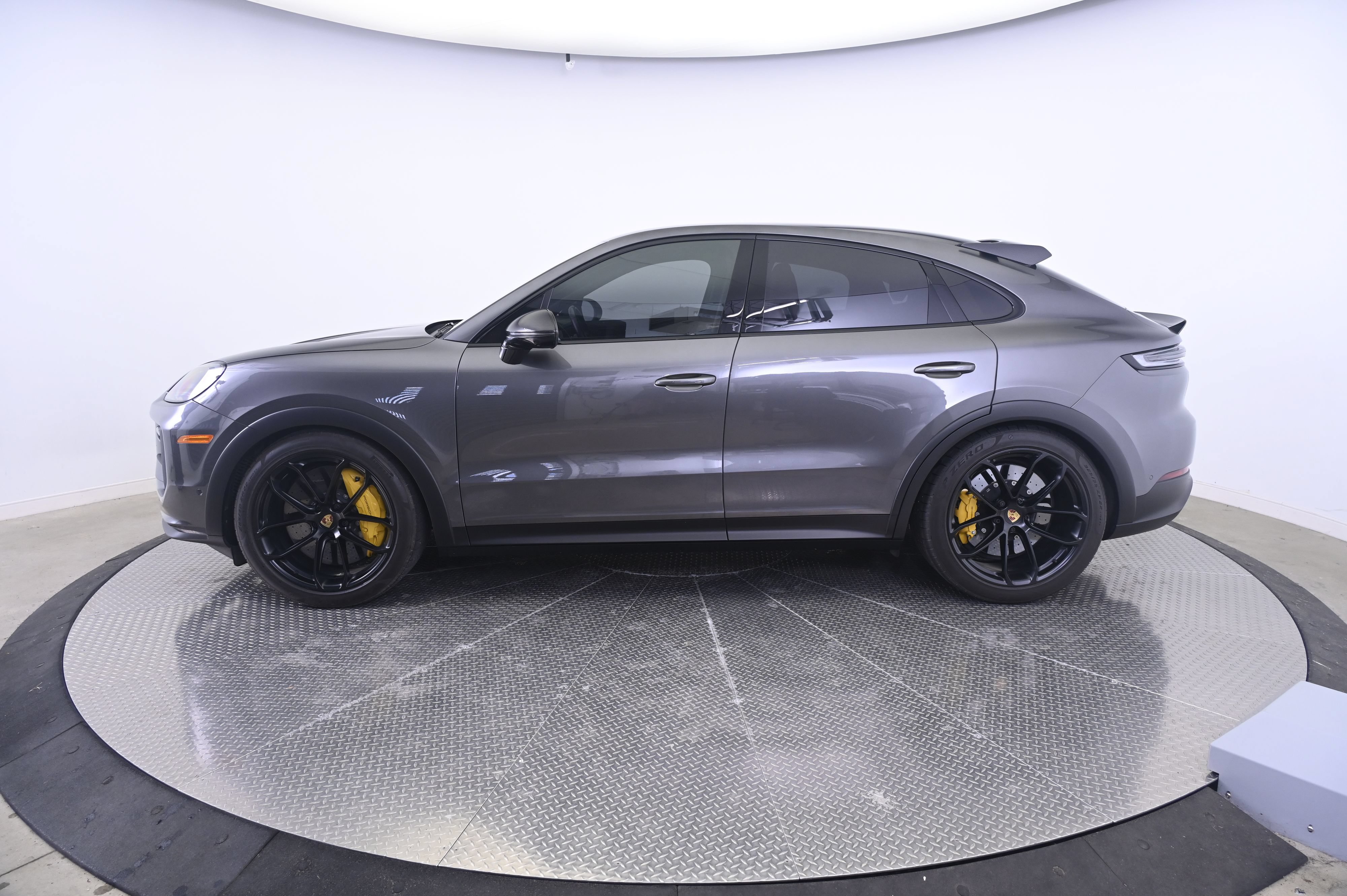 Used 2024 Porsche Cayenne Turbo GT AWD/4WD image 2