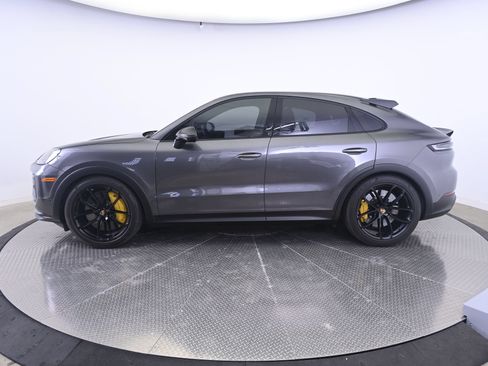 Certified 2024 Porsche Cayenne Turbo GT AWD/4WD image 2