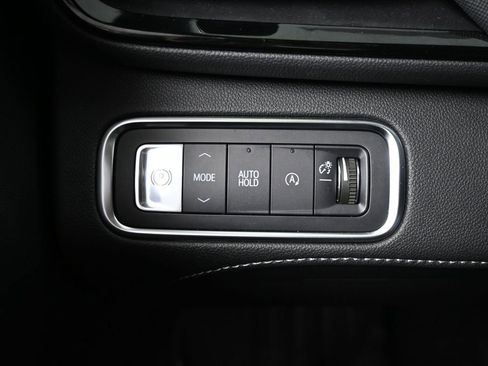 Used 2025 Buick Enclave Preferred image 18