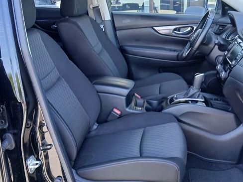 Used 2020 Nissan Rogue SV w/ Premium Package image 9