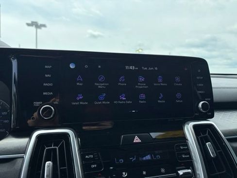 Used 2022 Kia Sorento SX FWD image 16