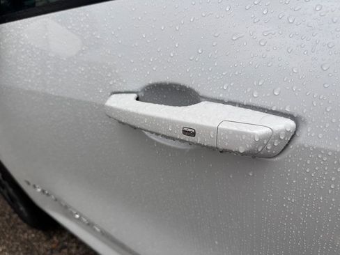 Used 2026 Chevrolet Traverse LT FWD image 5