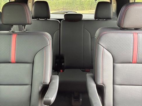 Used 2024 Chevrolet Traverse RS image 30