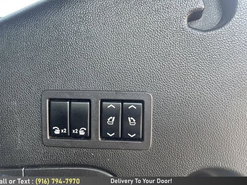 Used 2017 Cadillac Escalade Platinum AWD/4WD image 13