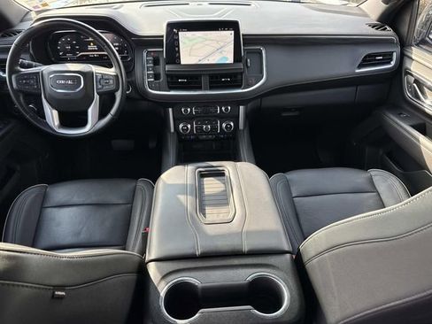 Used 2022 GMC Yukon SLT w/ SLT Premium Package image 17