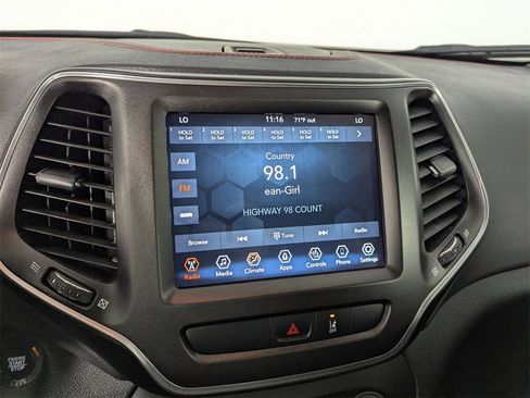 Used 2022 Jeep Cherokee Trailhawk image 25