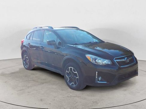 Used 2017 Subaru Crosstrek 2.0i Premium w/ Moonroof Package AWD/4WD image 3