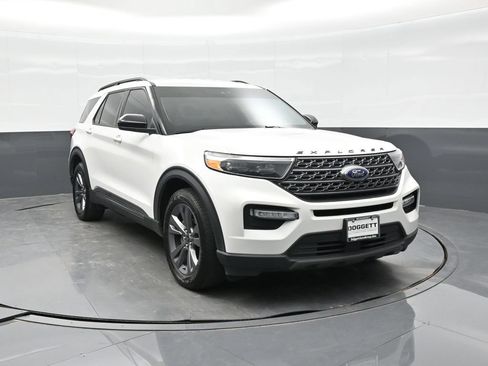 Used 2023 Ford Explorer XLT w/ Equipment Group 202A RWD image 18