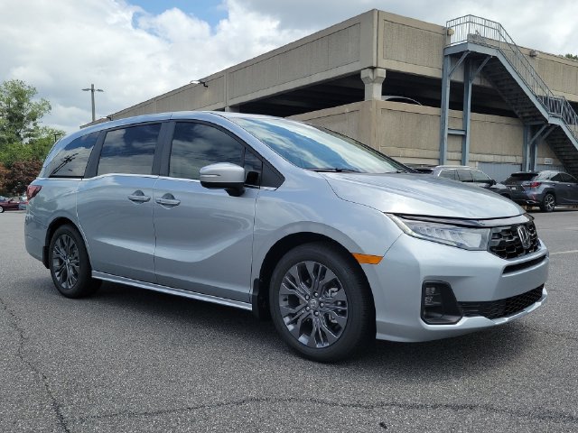 New 2026 Honda Odyssey Touring image 3