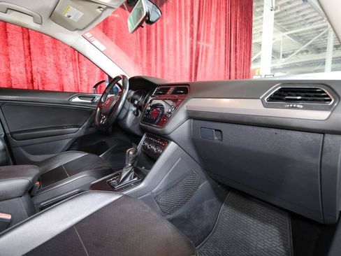 Used 2018 Volkswagen Tiguan SE w/ 18" Alloy Wheels Package FWD image 23