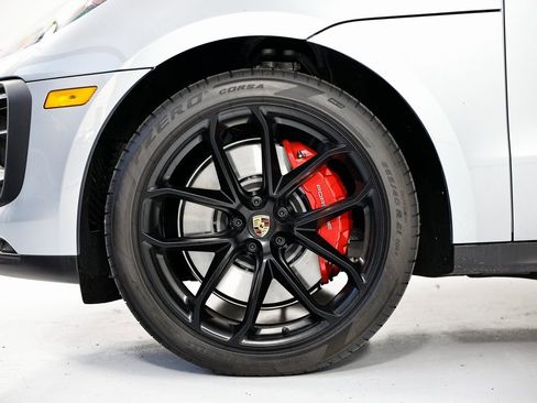 New 2026 Porsche Macan GTS image 12