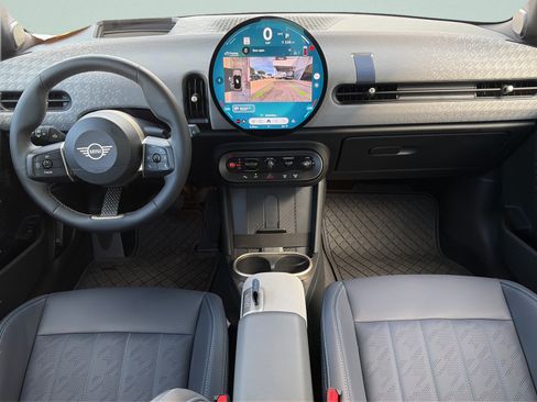 Used 2025 MINI Cooper 4-Door Hardtop FWD image 11