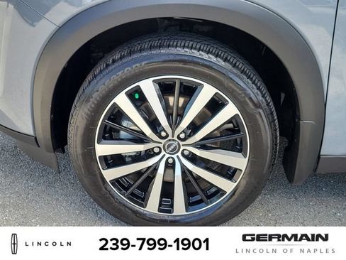 Used 2024 Nissan Pathfinder Platinum AWD/4WD image 12