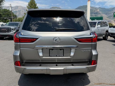 Used 2017 Lexus LX 570 4WD w/ Luxury Package image 12
