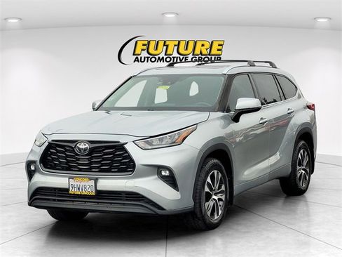 Used 2020 Toyota Highlander XLE image 9