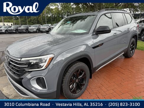 New 2026 Volkswagen Atlas Peak Edition image 1