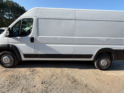 Used 2024 RAM ProMaster 2500 w/ Convenience Group FWD image 12