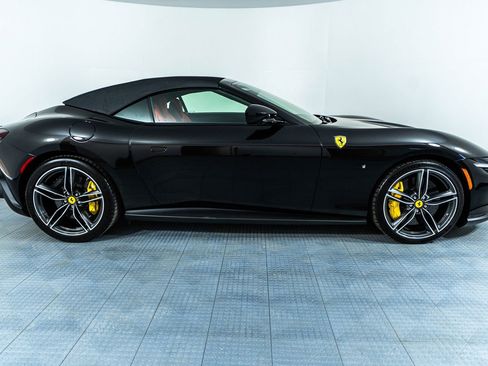 Certified 2025 Ferrari Roma Spider RWD image 39