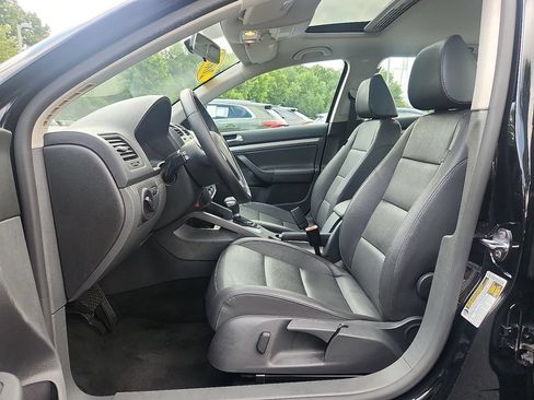 Used 2009 Volkswagen Jetta SE FWD image 17