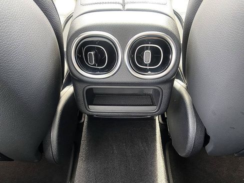 Used 2023 Mercedes-Benz GLC 300 4MATIC image 31