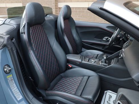 Used 2020 Audi R8 V10 w/ Carbon Exterior Package image 22