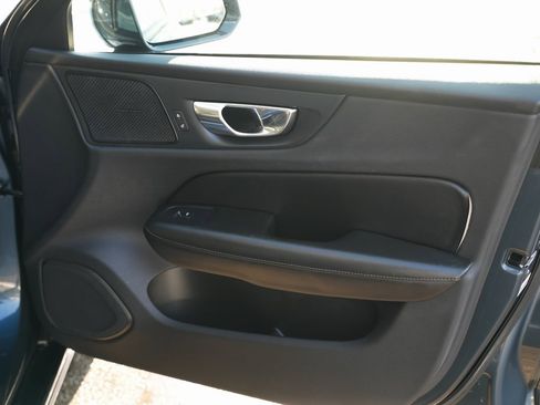 Used 2019 Volvo S60 T6 Momentum w/ Multimedia Package image 36